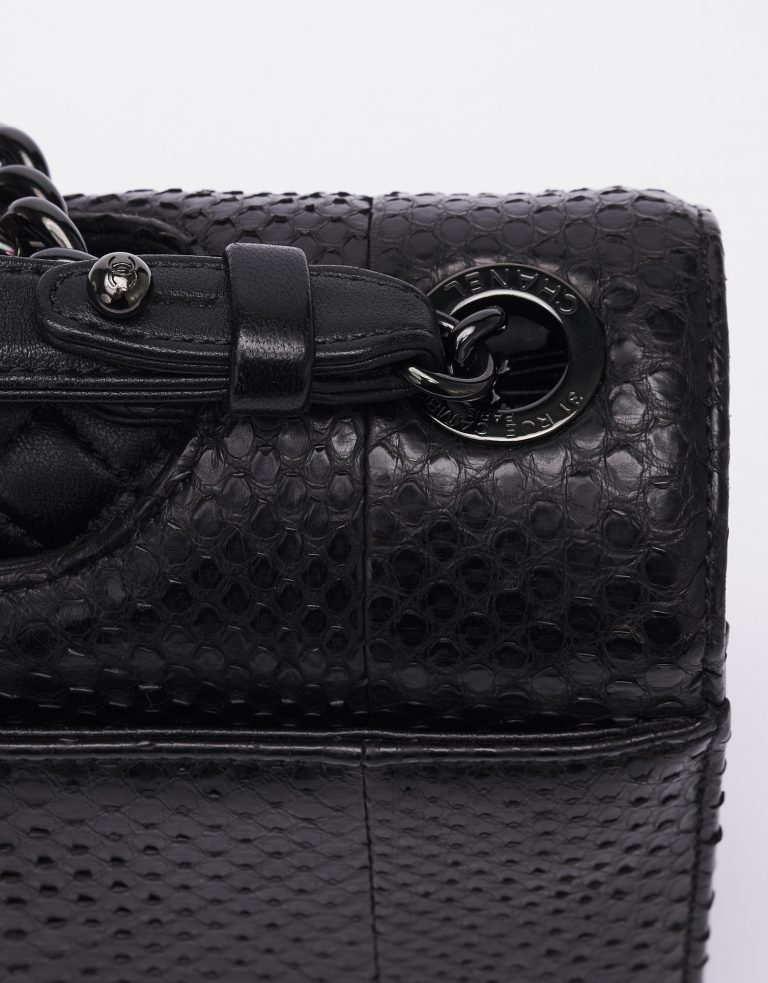 Chanel Timeless Jumbo Python So Schwarz Saclàb Detail