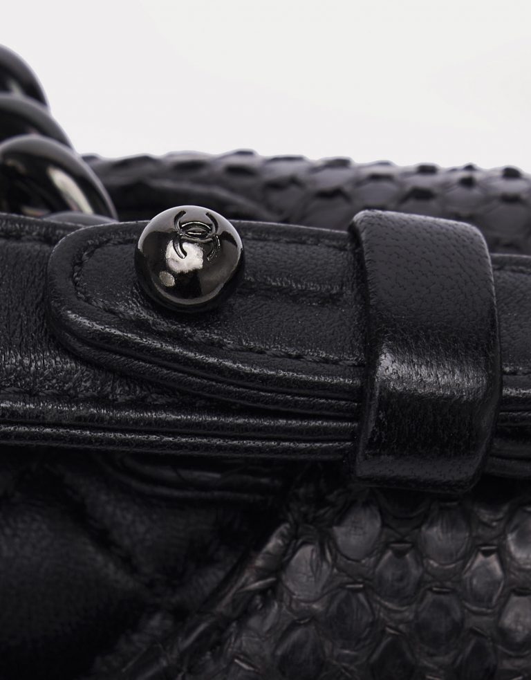 Chanel Timeless Jumbo Python So Schwarz Saclàb Detail