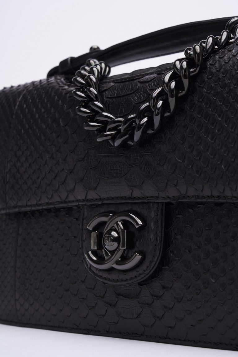 Chanel Timeless Jumbo Python So Schwarz Saclàb Front