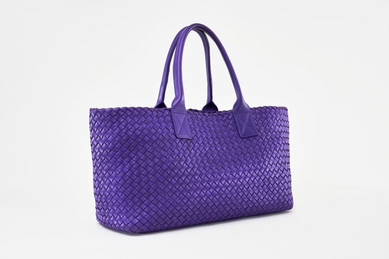 19 Bottega Veneta Cabat Medium Purple Side