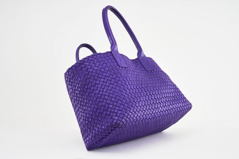 19 Bottega Veneta Cabat Fond violet moyen