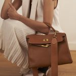 Hermès Kelly 32 Epsom Gold Model Lifestyle