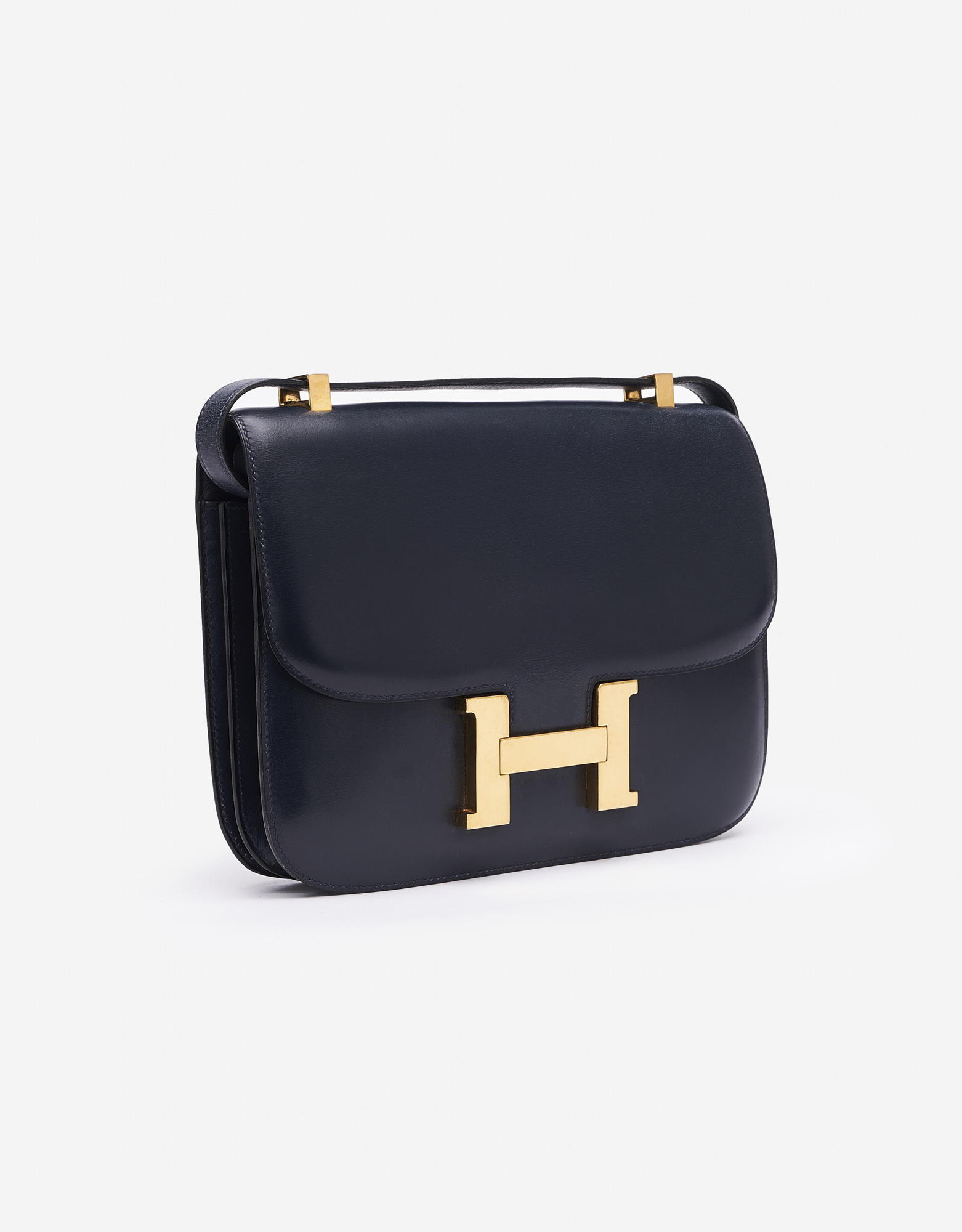 Lot - HERMES NAVY CALF BOX LEATHER CONSTANCE BAG, 1987 7 x 9 x 2 in. (17.8  x 22.9 x 5.1 cm.)