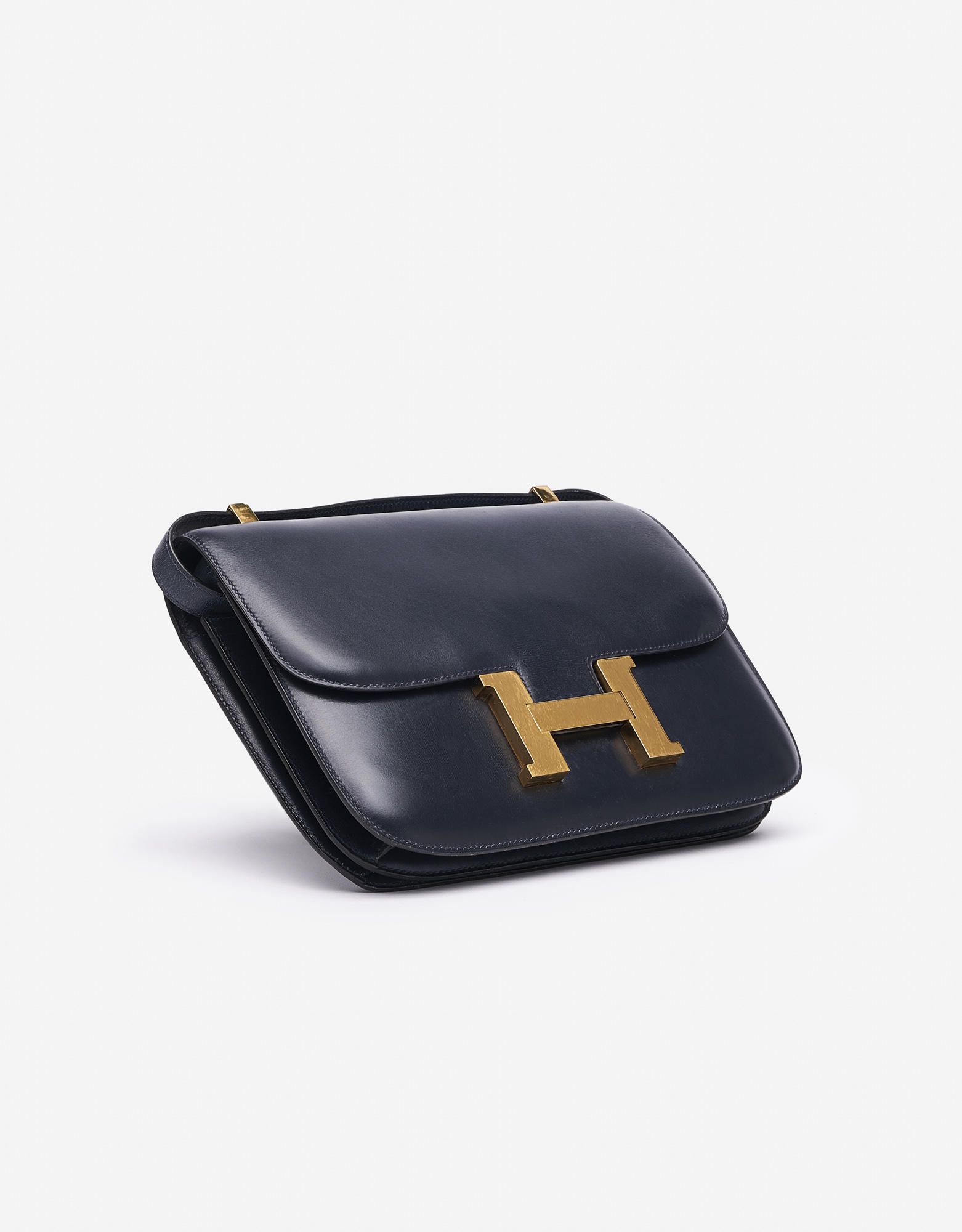Lot - HERMES NAVY CALF BOX LEATHER CONSTANCE BAG, 1987 7 x 9 x 2 in. (17.8  x 22.9 x 5.1 cm.)