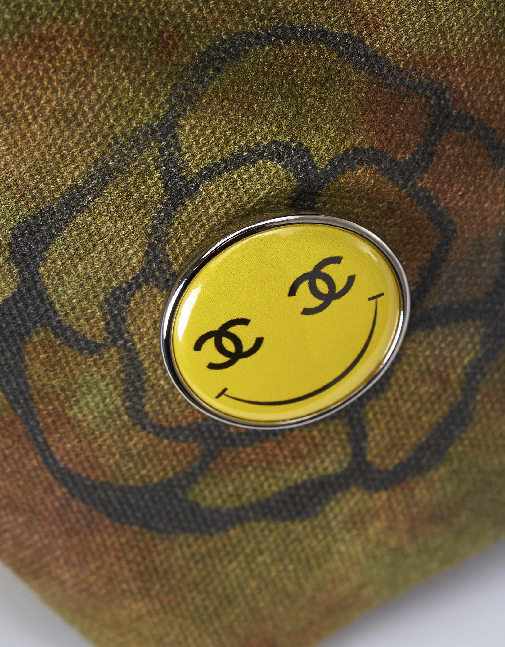 Chanel Graffiti Messenger Bag Saclàb Pin