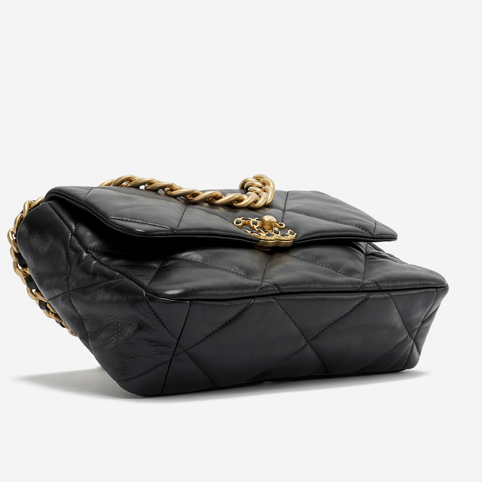 Chanel 19 leather handbag Chanel Black in Leather - 18344364
