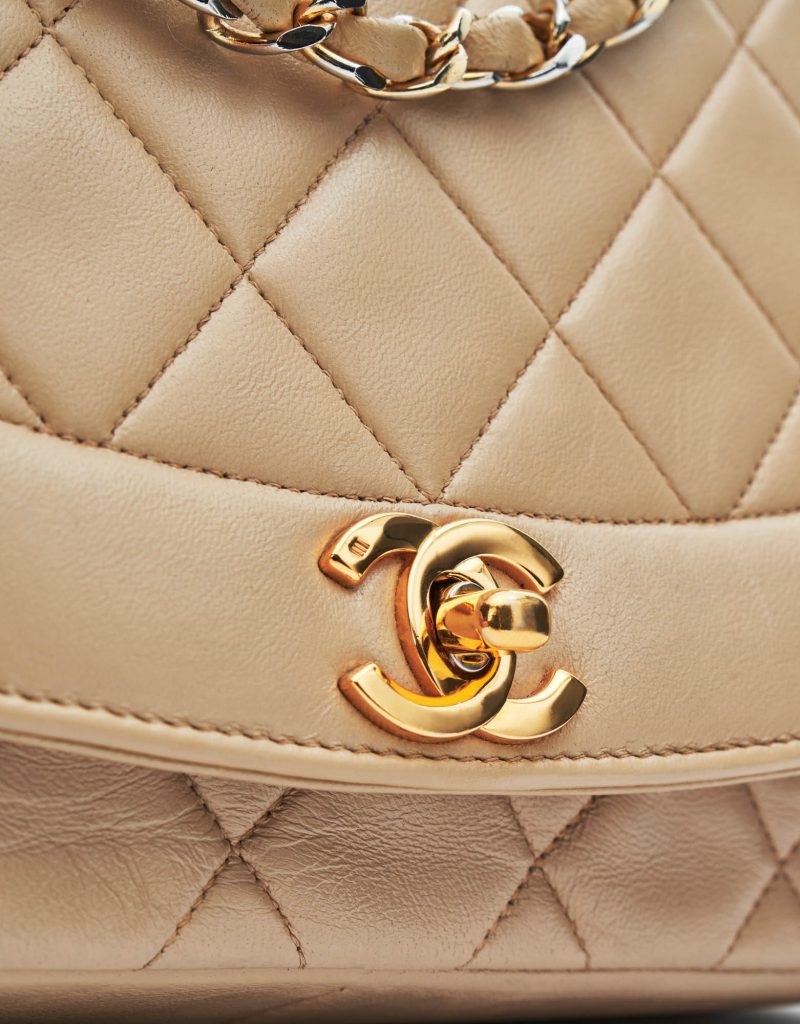 Chanel Diana Taille Moyenne Agneau Beige