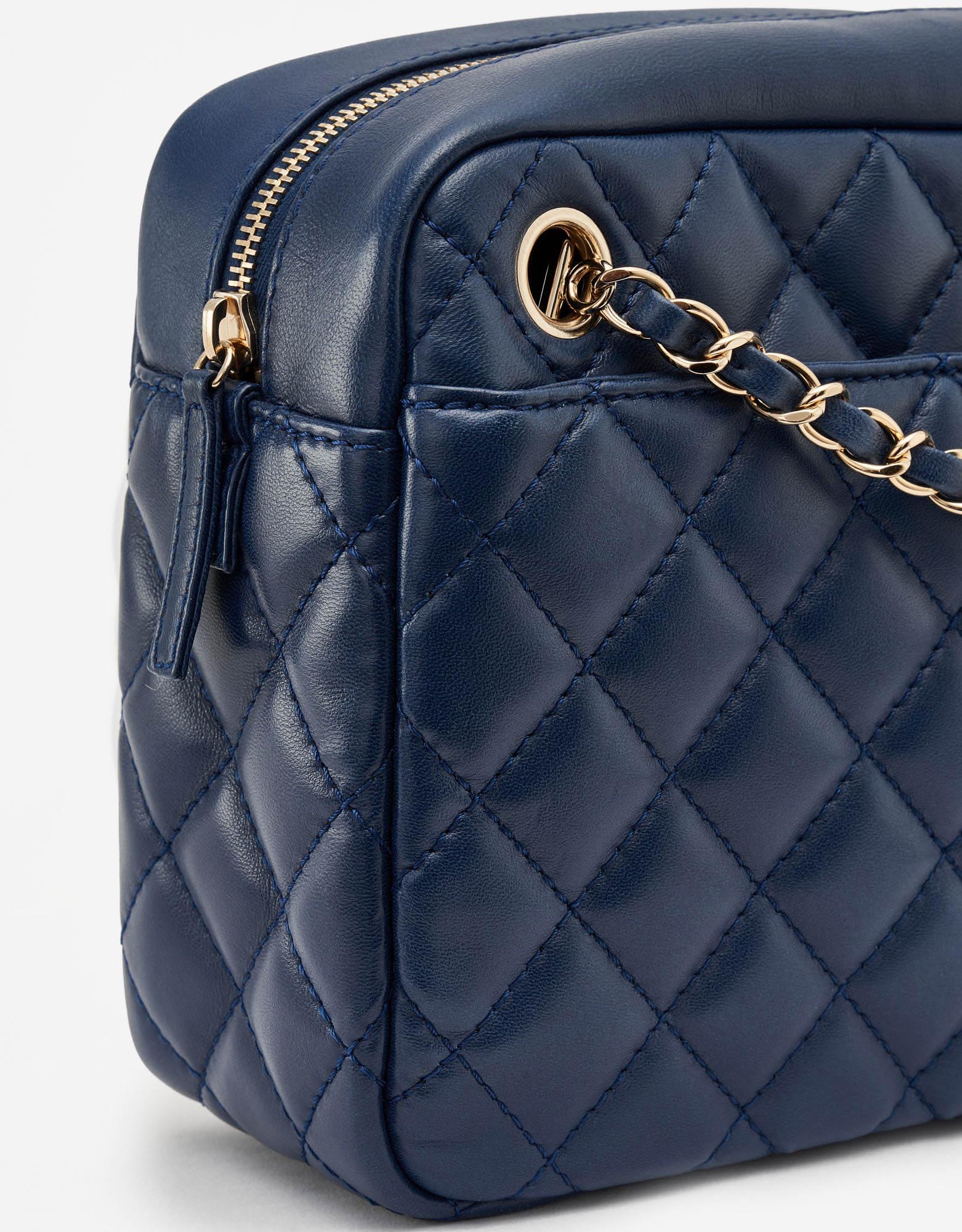 CHANEL - Handbag model Camera in navy blue quilted lea…