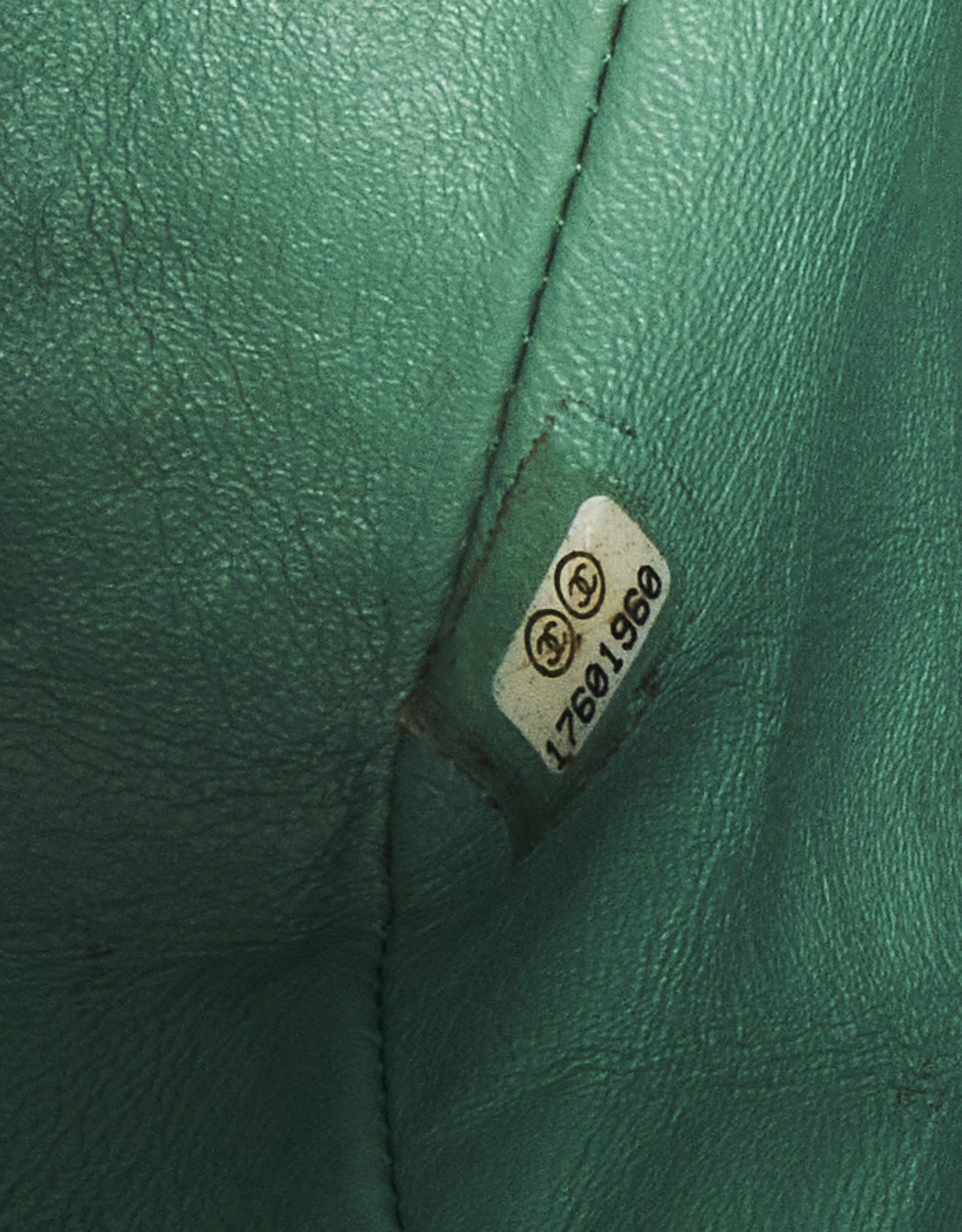 Chanel Timeless Mini sac carré verni vert SACLÀB