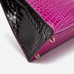Gold-plated metal feet of a pre-loved Hermès Kelly 35 HSS Crocodile Porosus Rose Scheherazade / Aubergine on SACLÀB