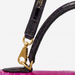Shoulder strap of a pre-loved Hermès Kelly 35 HSS Crocodile Porosus Rose Scheherazade / Aubergine on SACLÀB