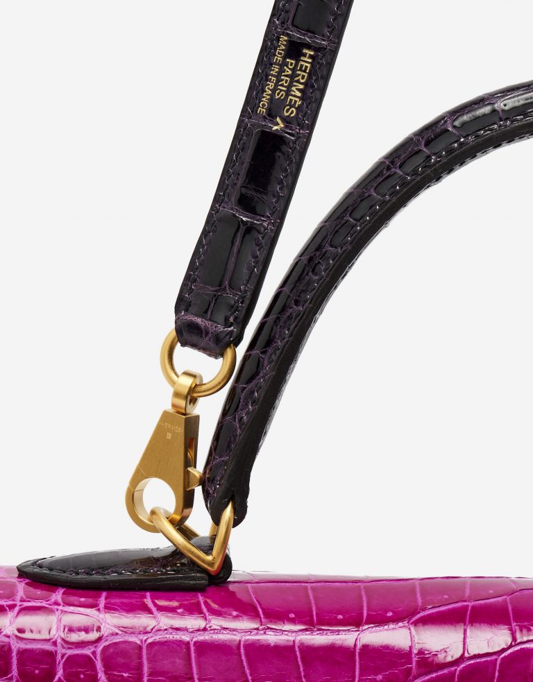 Schulterriemen einer gebrauchten Hermès Kelly 35 HSS Krokodil Porosus Rose Scheherazade / Aubergine auf SACLÀB