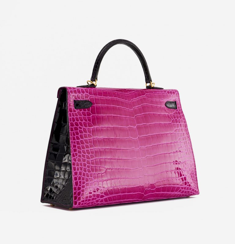 Rückseite einer gebrauchten Hermès Kelly 35 HSS Krokodil Porosus Rose Scheherazade / Aubergine auf SACLÀB
