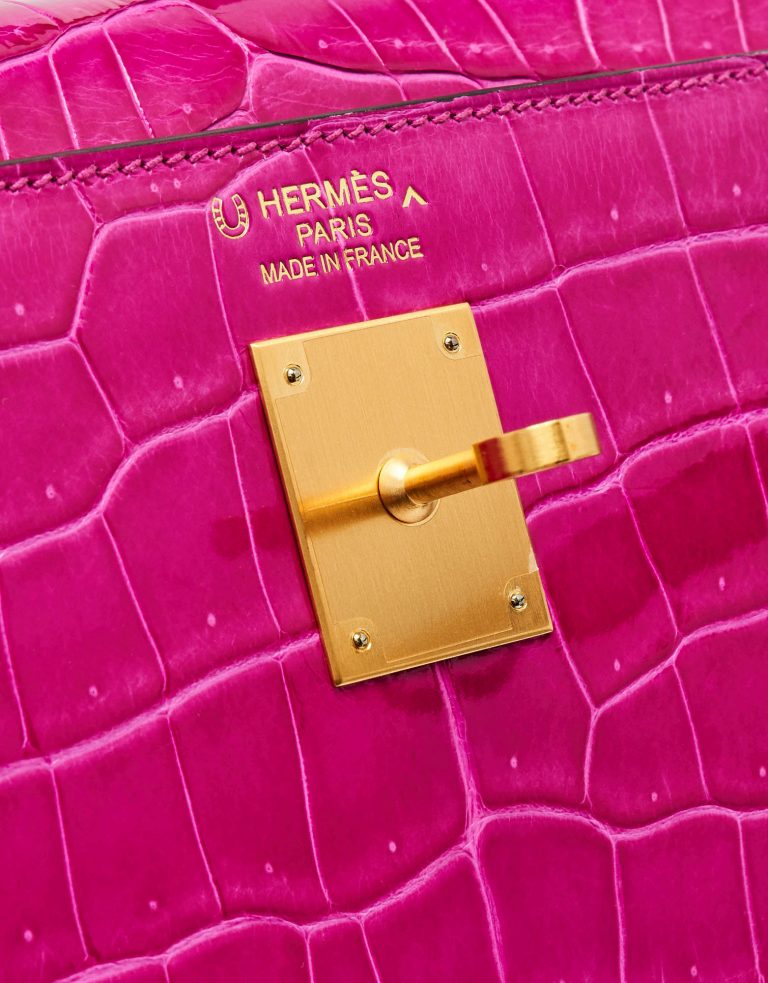 Vergoldet Hardware von einem vorgeliebten Hermès Kelly 35 HSS Krokodil Porosus Rose Scheherazade / Aubergine auf SACLÀB