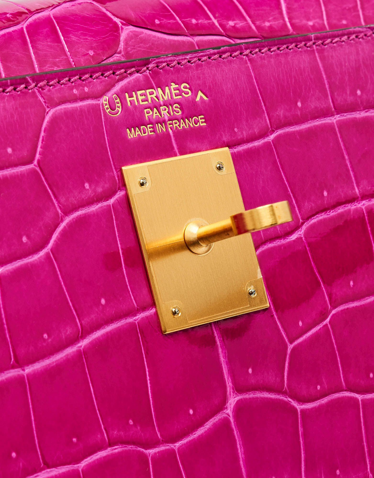 Vergoldet Hardware von einem vorgeliebten Hermès Kelly 35 HSS Krokodil Porosus Rose Scheherazade / Aubergine auf SACLÀB