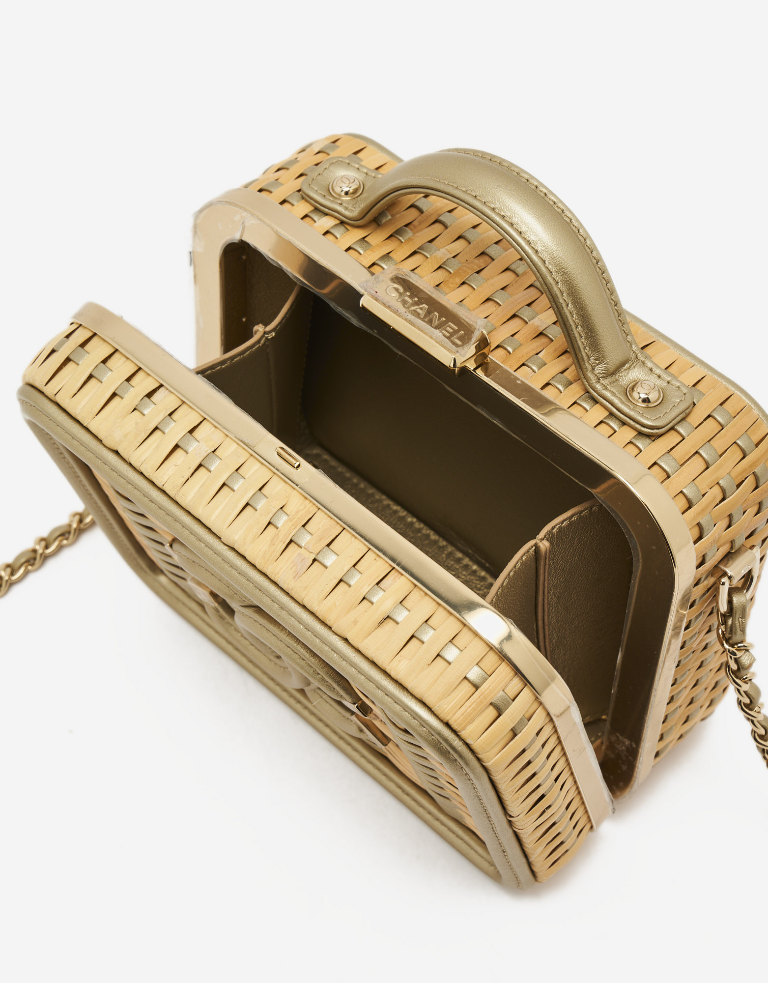 Ein gebrauchtes kleines Chanel Vanity Case in Beige Stroh und Gold Leder auf SACLÀB