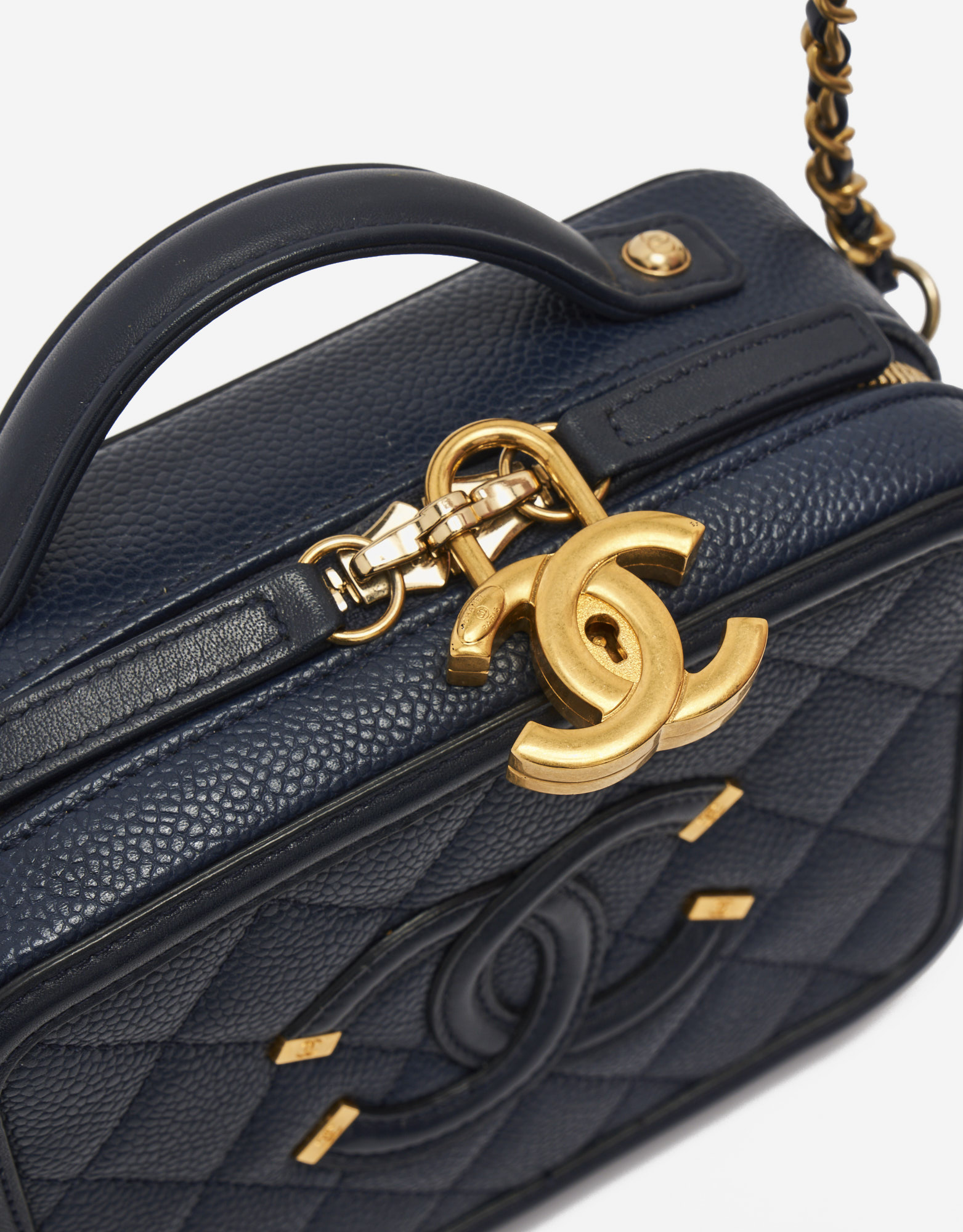 CC Charm Detail on a pre-loved Chanel Vanity Case Small Caviar Leather in Dark Blue on SACLÀB