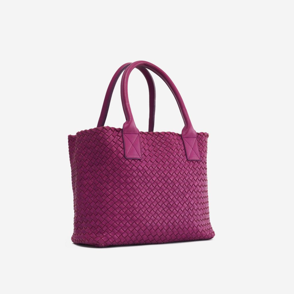 A pre-loved Bottega Veneta Cabat Small Intrecciato Purple on SACLÀB