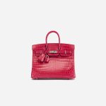 Eine pre-loved Hermès Birkin 25 Niloticus Crocodile Lisse Rose Extreme auf SACLÀB