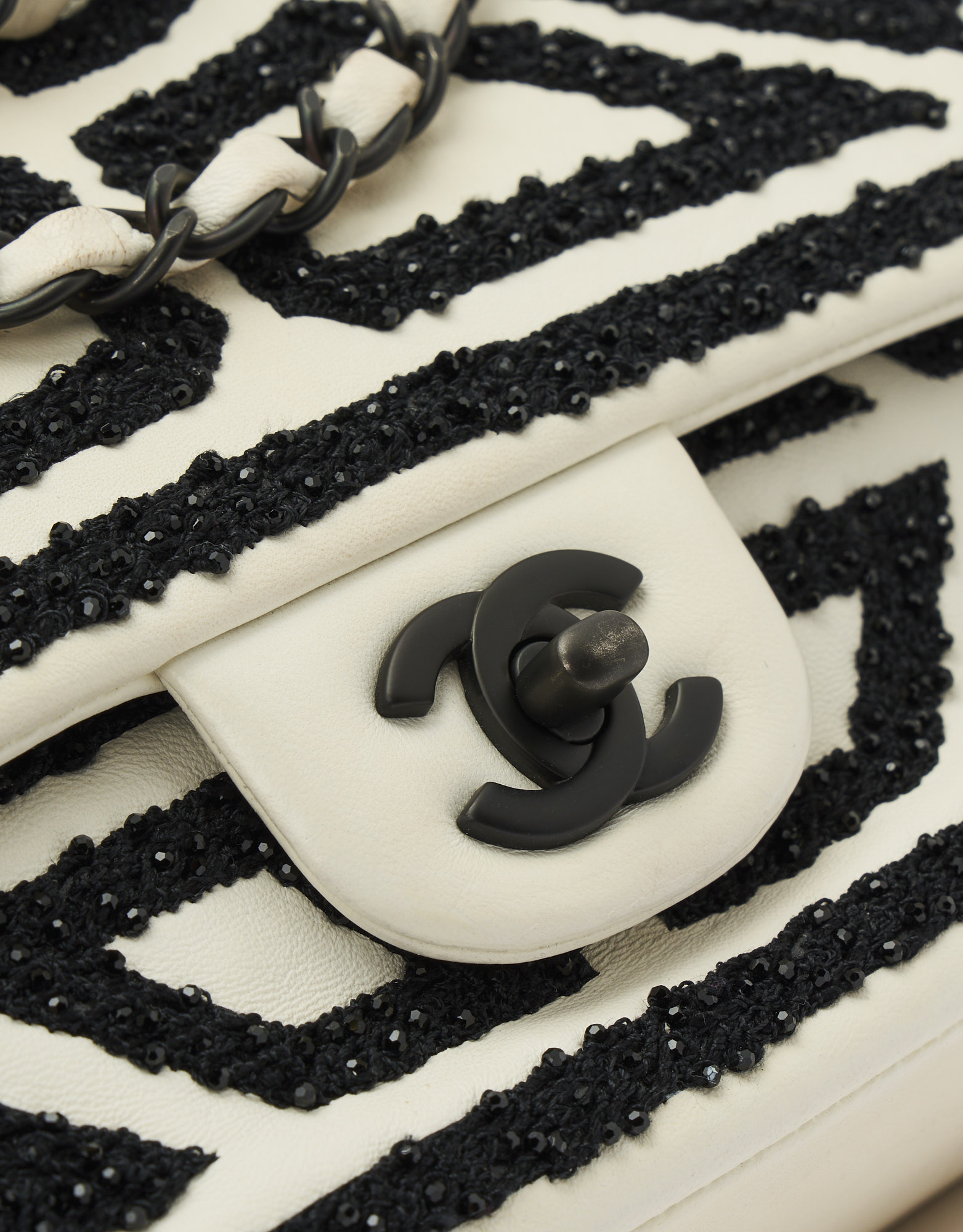 Chanel Timeless Medium Lamb White/Black | SACLÀB