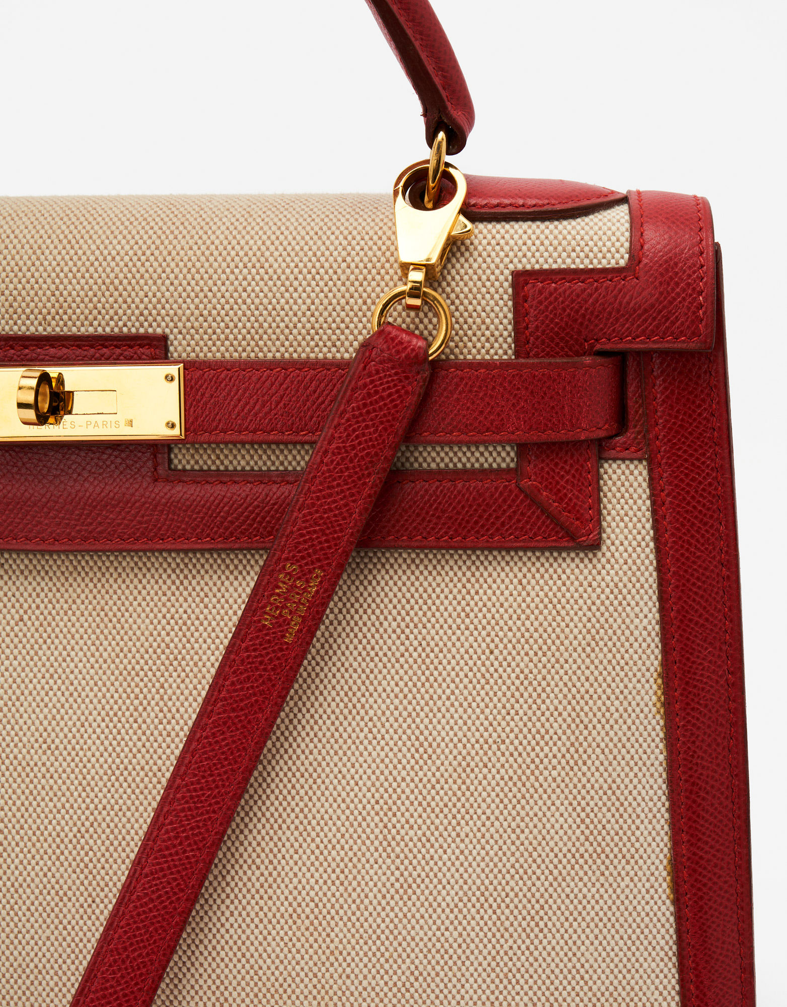 Hermes Kelly 32 cm Handbag in Red Courchevel Leather
