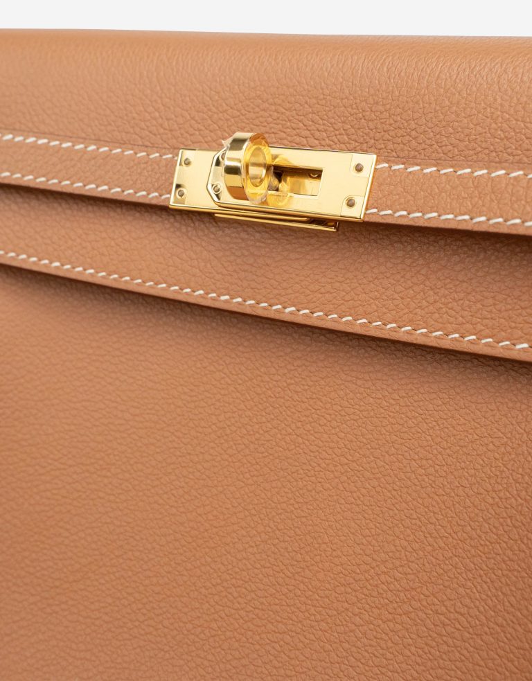 Pre-owned Hermès bag Kelly Danse Evercolor Gold Gold | Sell your designer bag on Saclab.com