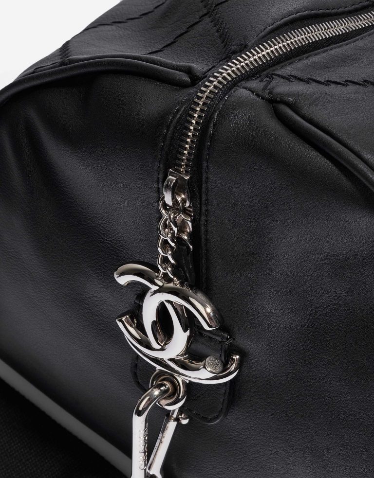 Chanel sac de voyage en cuir de veau noir d'occasion
