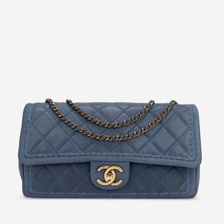 Chanel Timeless mittelgroße Tasche Lammleder Blau