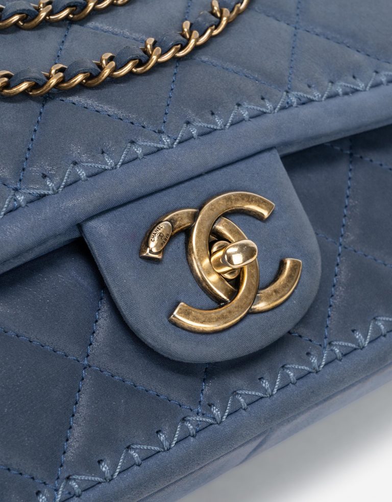 Chanel Timeless mittelgroße Tasche Lammleder Blau