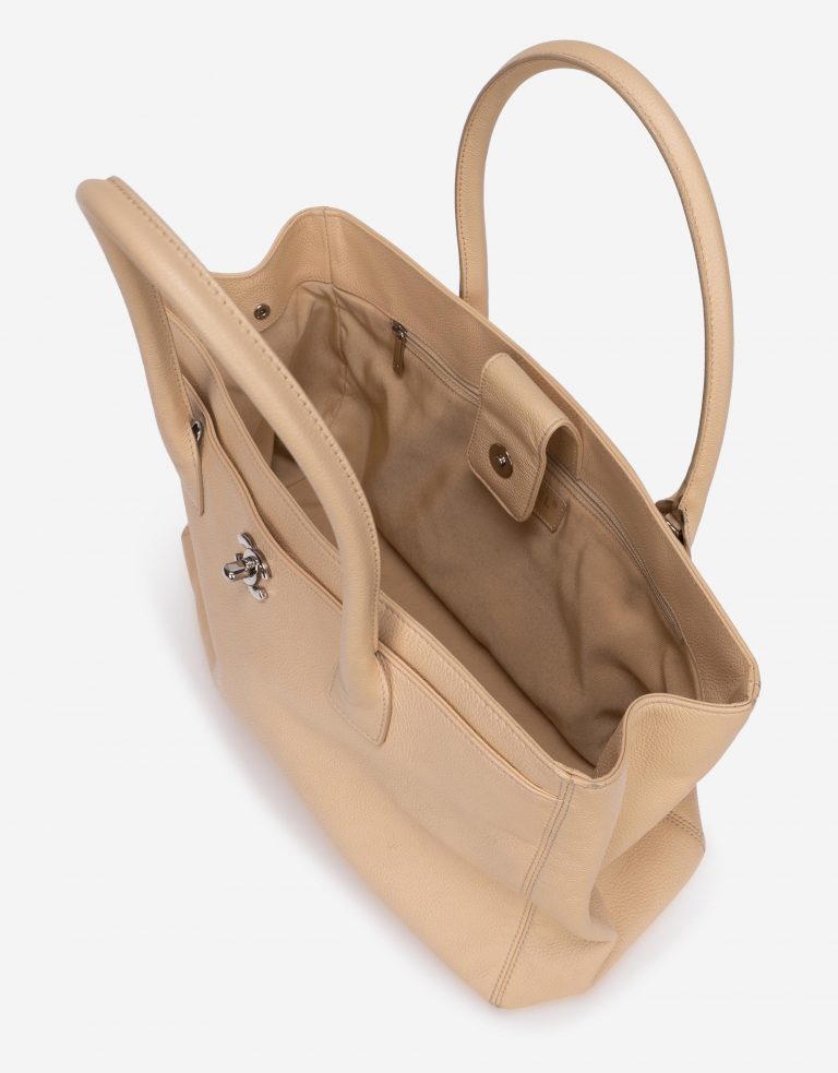 Pre-owned Chanel bag Executive Tote Calf Beige Beige | Sell your designer bag on Saclab.com