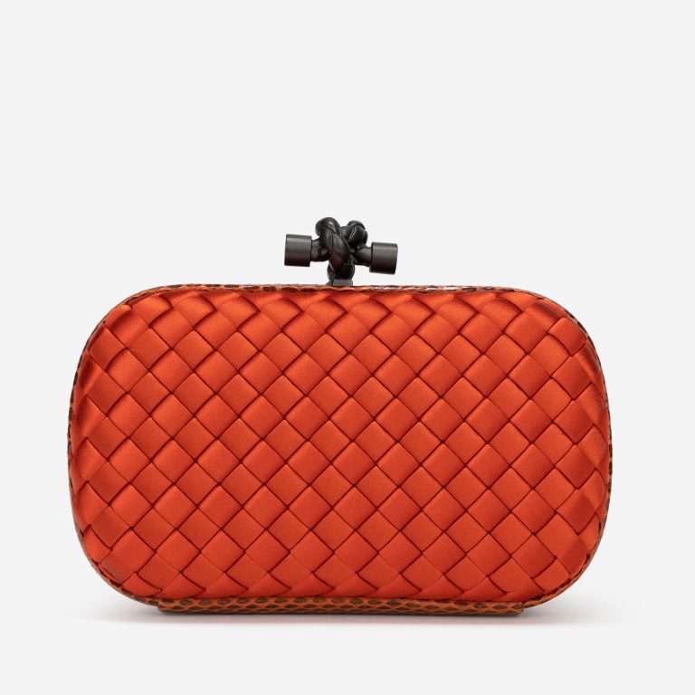 Bottega Veneta Knoten Clutch Seide / Python Orange Rücken