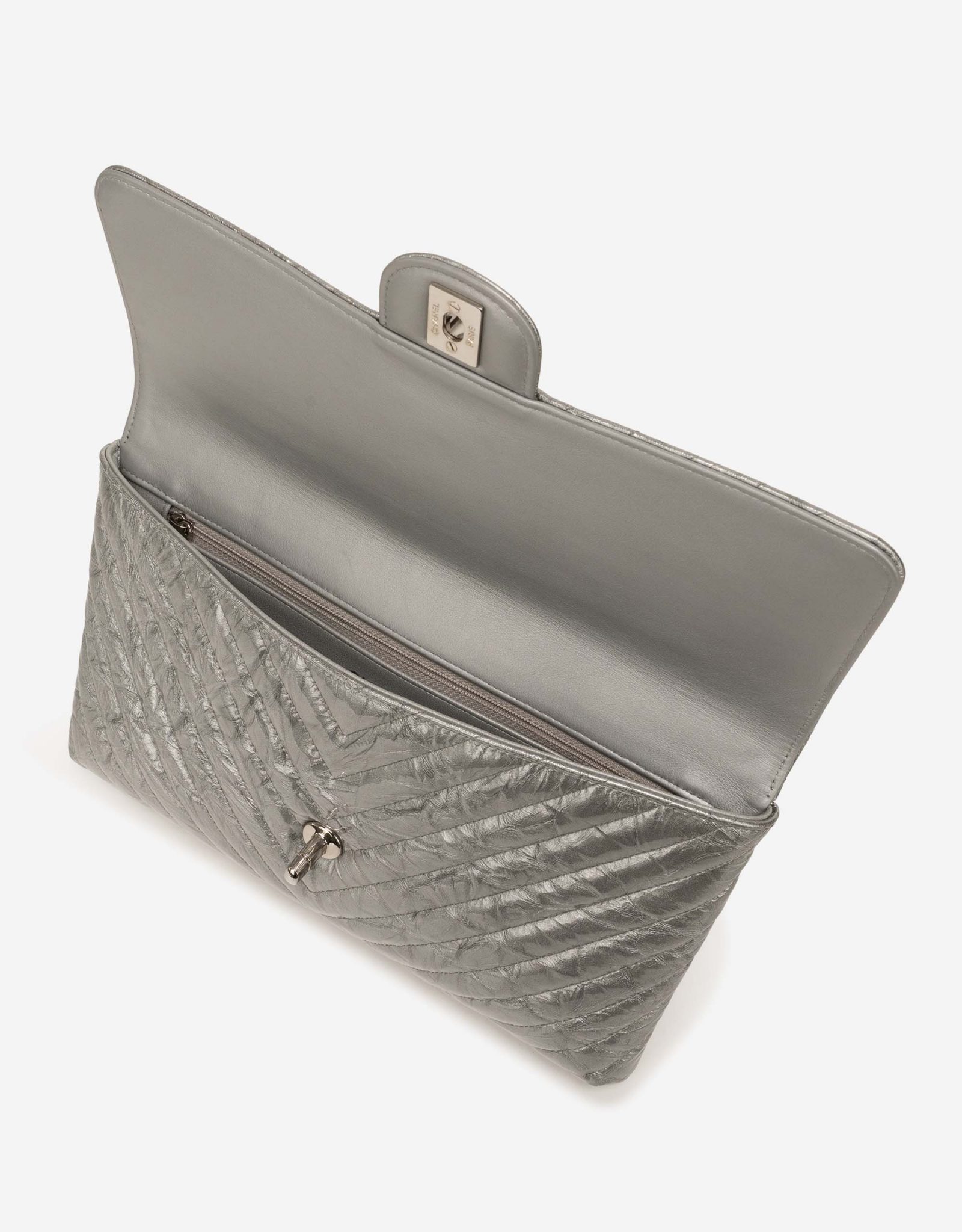 Chanel Timeless Clutch Lamb Chevron Silver | SACLÀB