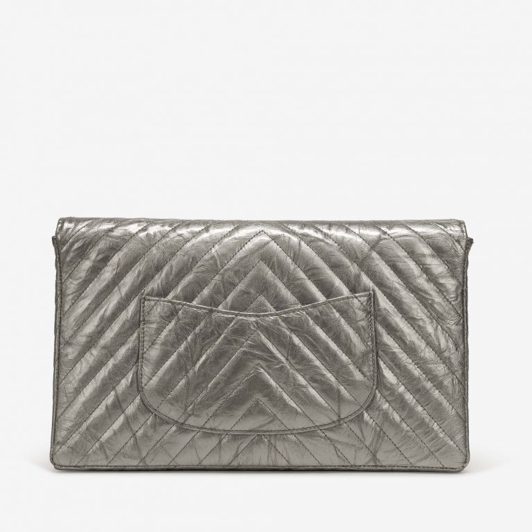 Chanel Timeless Clutch Lammleder Chevron Silber