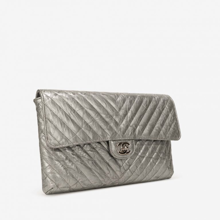 Chanel Timeless Clutch Lammleder Chevron Silber