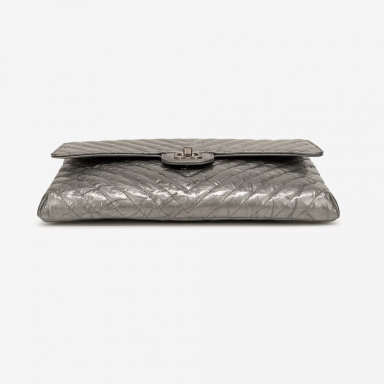 Chanel Timeless Clutch Lammleder Chevron Silber