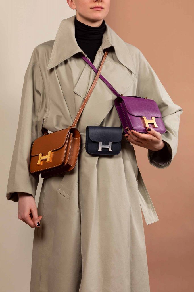 3 Hermès Constance, Crossbody-Taschen auf Modell