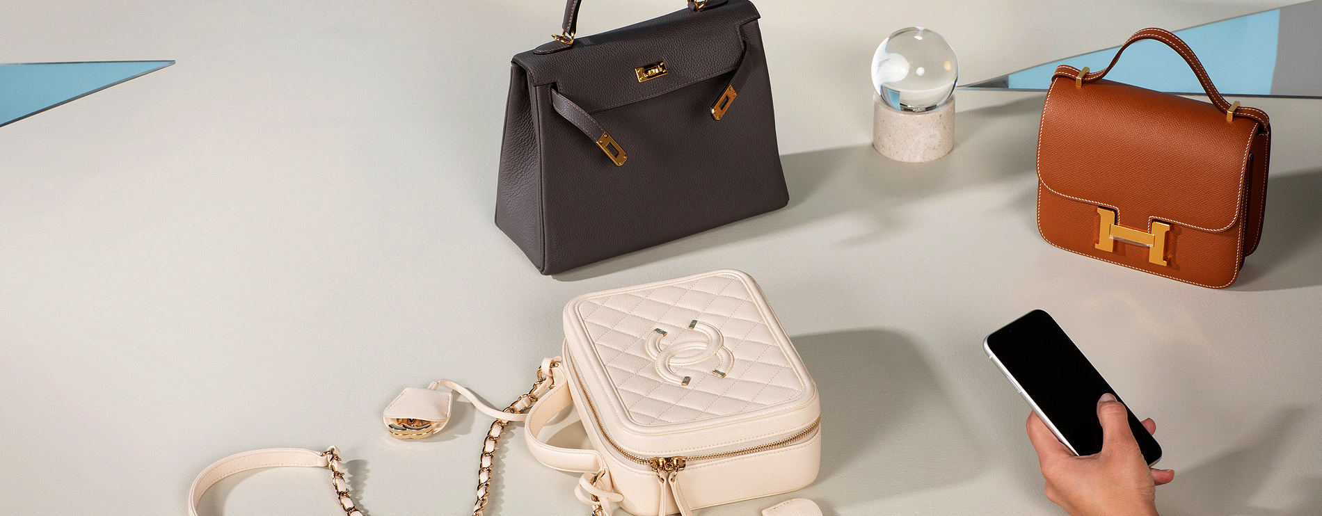 Sell your designer handbags with SACLÀB