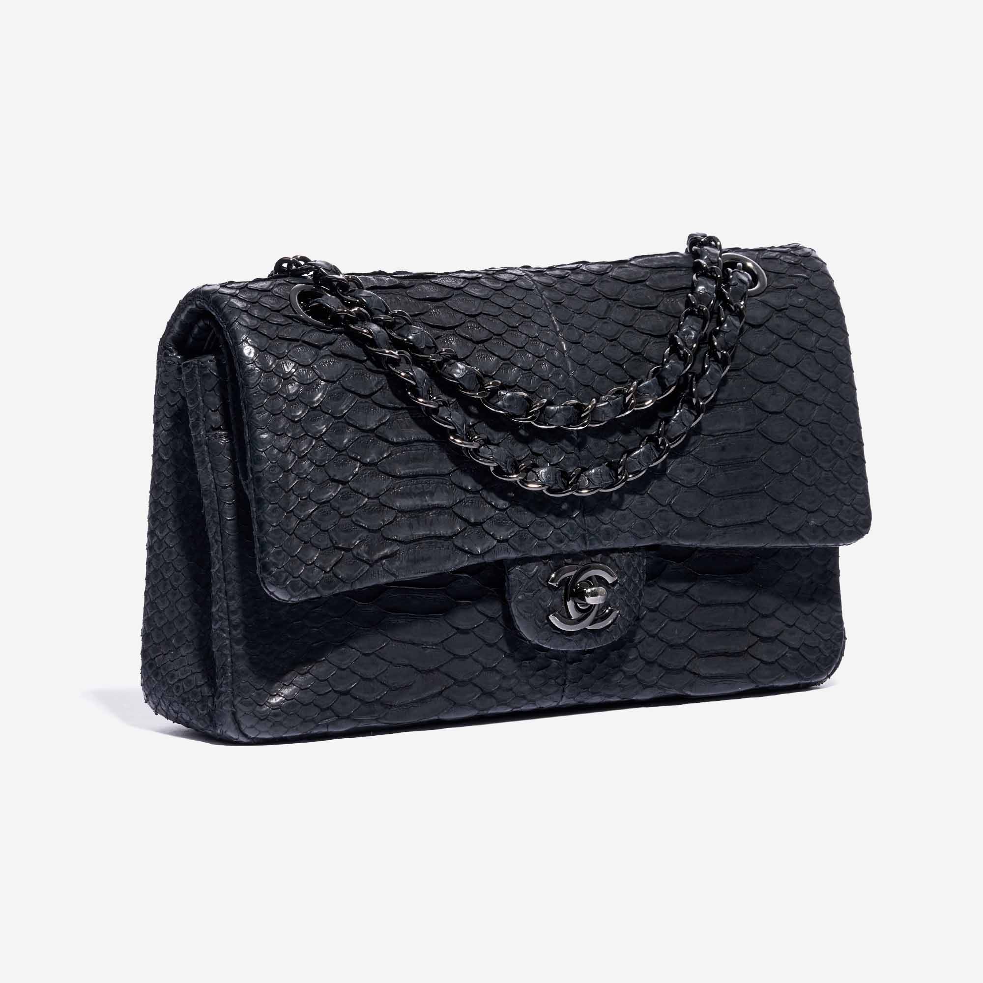 Chanel Timeless mittelgroße Tasche Pythonleder So Black
