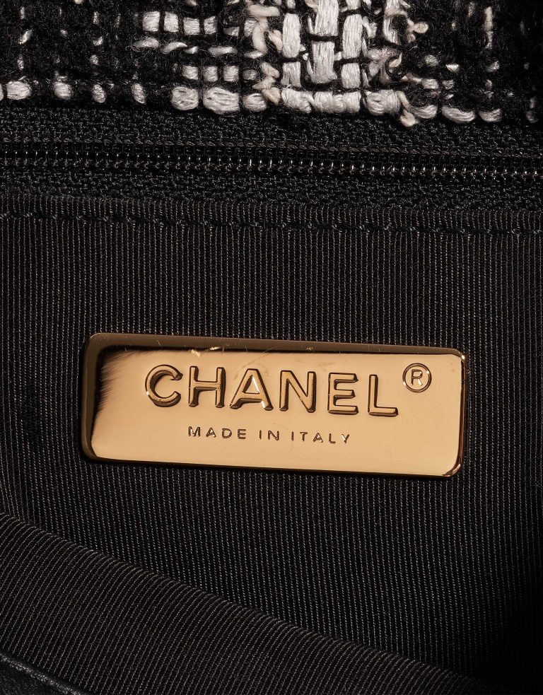 Chanel 19 Large Tweed Black / White