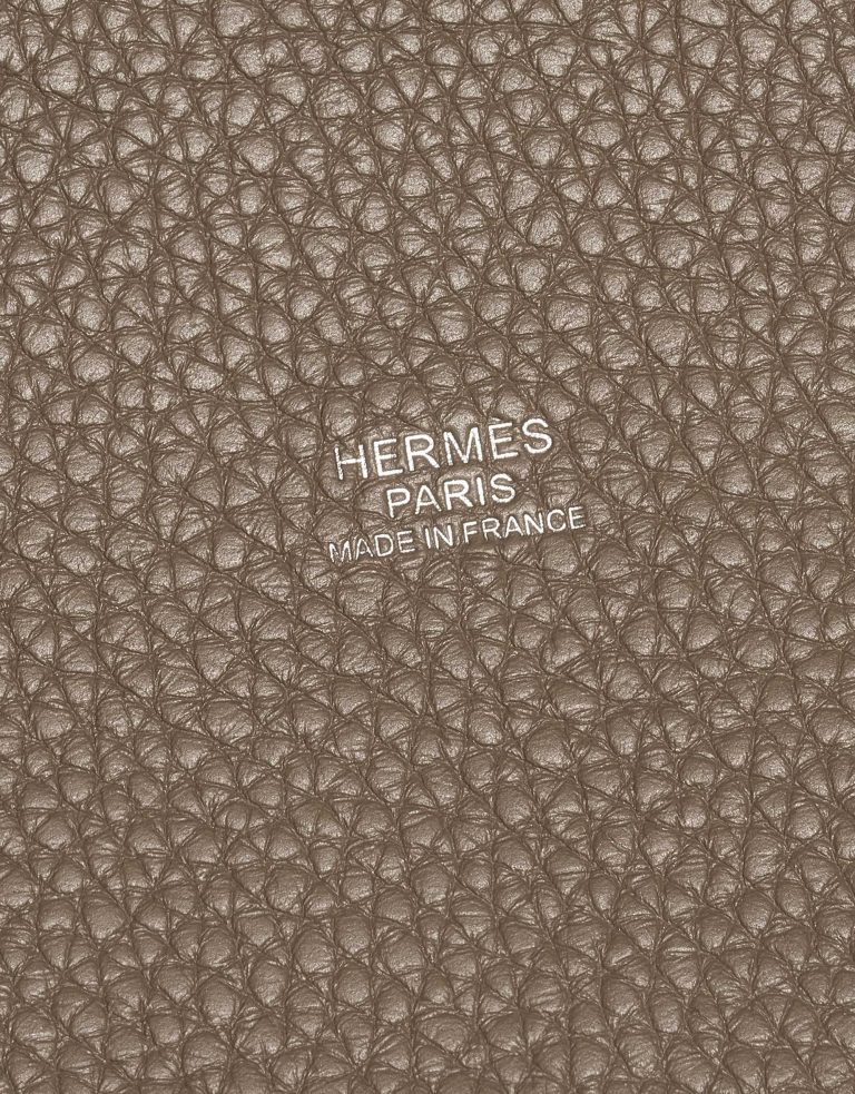 Pre-owned Hermès bag Picotin 18 Taurillon Clemence Etoupe Brown Logo | Sell your designer bag on Saclab.com