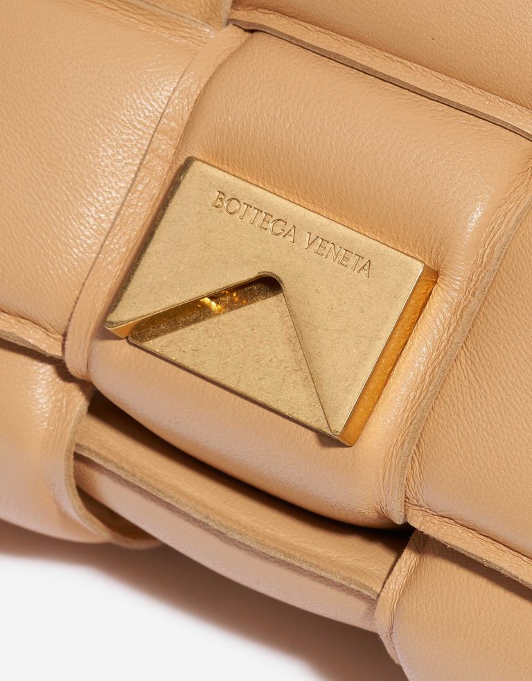 Gebrauchte Bottega Veneta Tasche Cassette Lammleder Nude  Beige Schließsystem | Verkaufen Sie Ihre Designer-Tasche auf Saclab.com