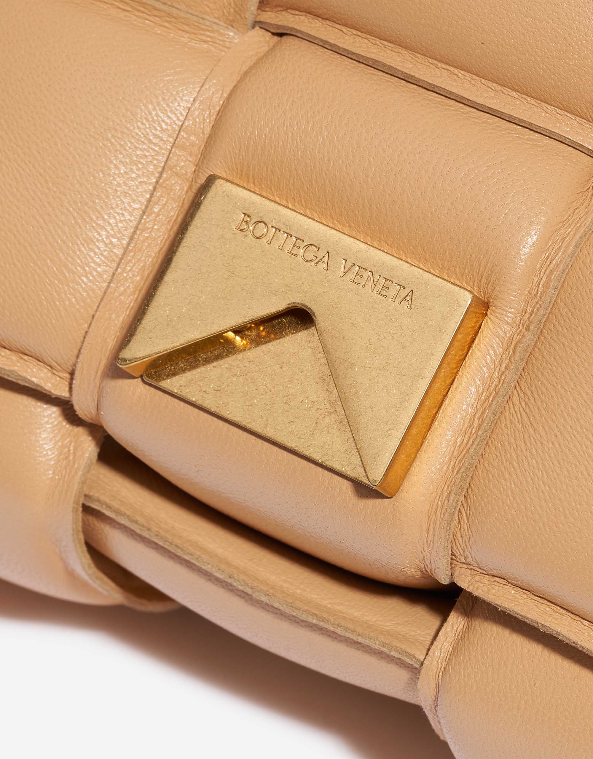 Gebrauchte Bottega Veneta Tasche Cassette Lammleder Nude Beige Schließsystem | Verkaufen Sie Ihre Designer-Tasche auf Saclab.com