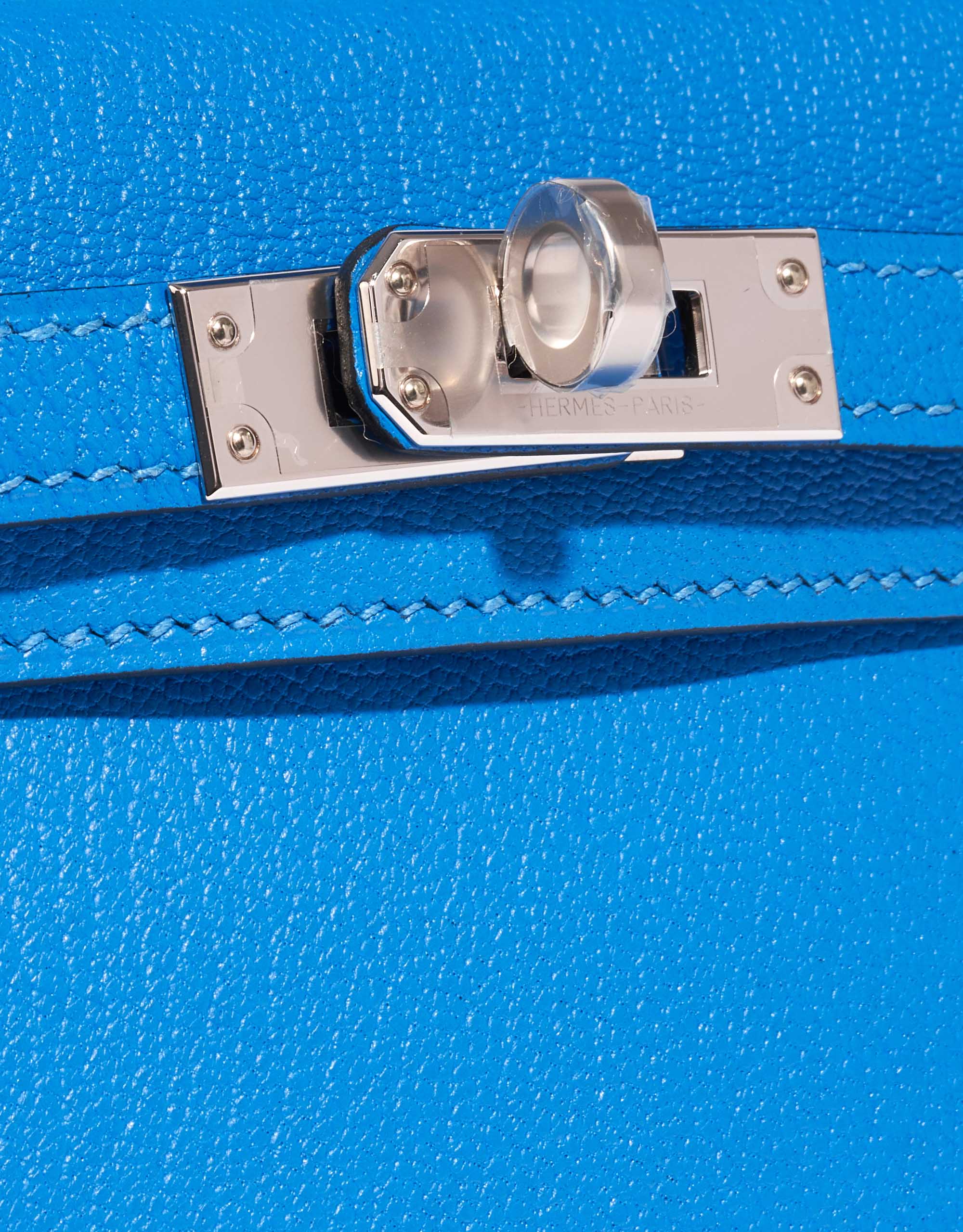 Gebrauchte Hermès Tasche Kelly Mini Chèvre Mysore Blau Hydra Blau Verschlusssystem | Verkaufen Sie Ihre Designer-Tasche auf Saclab.com