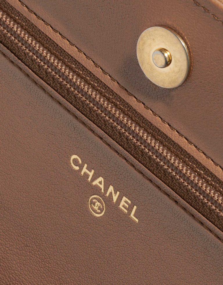 Chanel 19 WOC Lammleder Braun