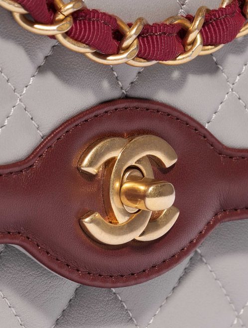 Chanel Timeless kleine Tasche Lammleder Grau / Bordeaux