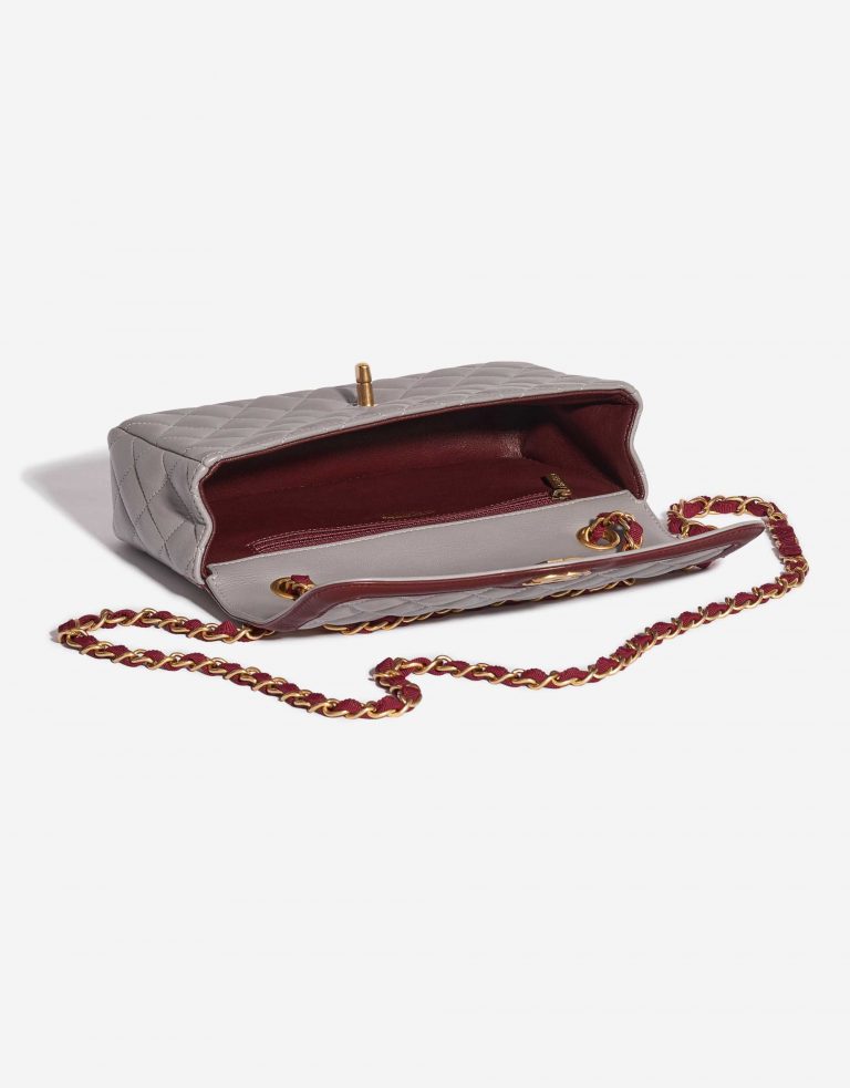 Chanel Timeless kleine Tasche Lammleder Grau / Bordeaux