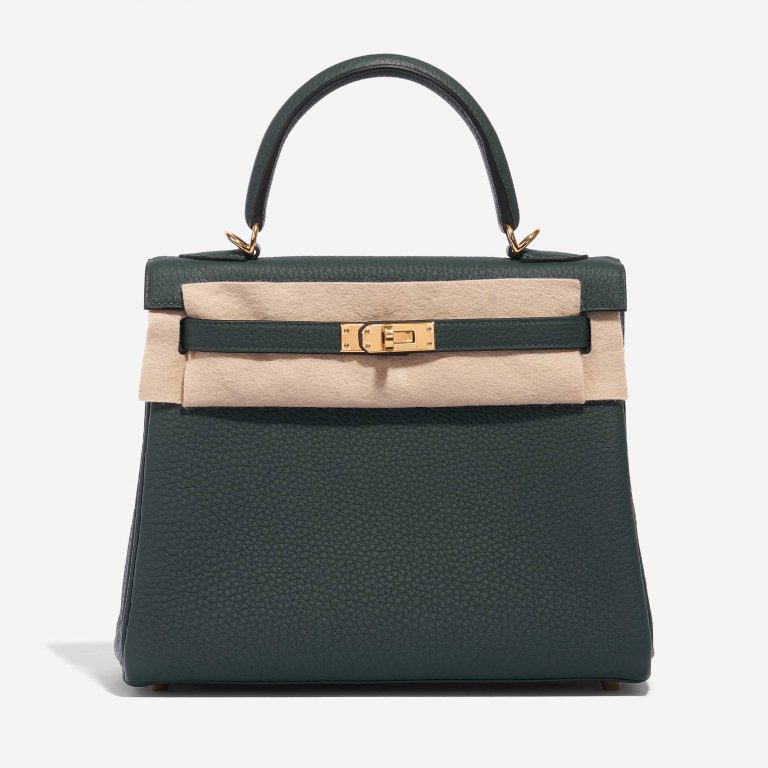 Pre-owned Hermès bag Kelly 25 Togo Vert Cypress Green Front Velt | Sell your designer bag on Saclab.com