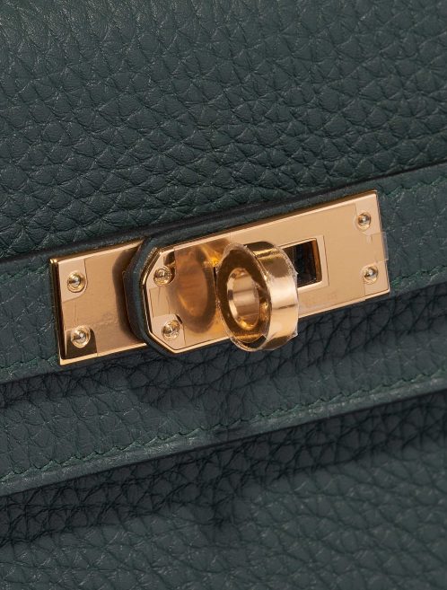 Pre-owned Hermès bag Kelly 25 Togo Vert Cypress Green Closing System | Sell your designer bag on Saclab.com