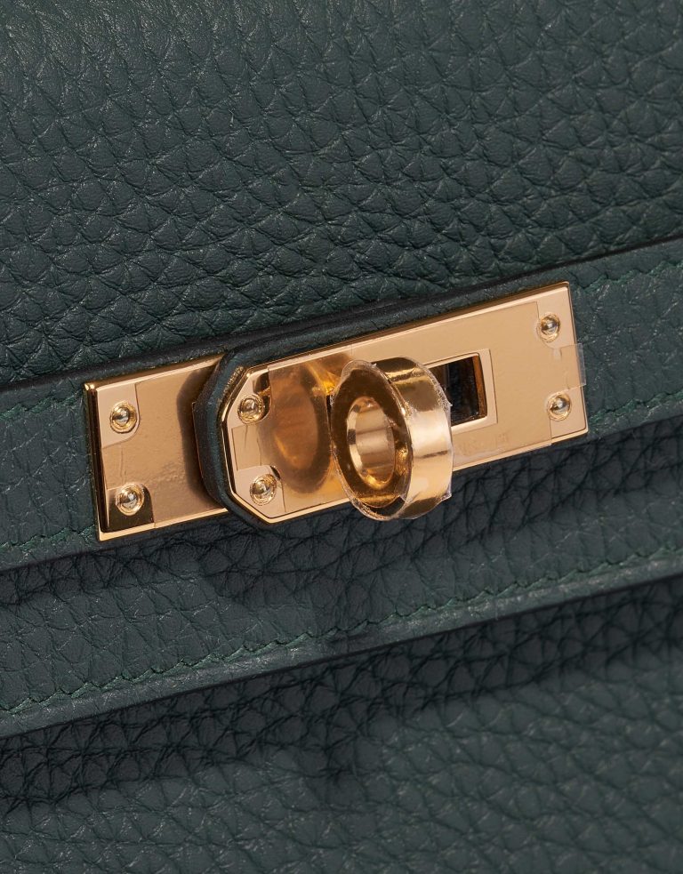 Pre-owned Hermès bag Kelly 25 Togo Vert Cypress Green Closing System | Sell your designer bag on Saclab.com