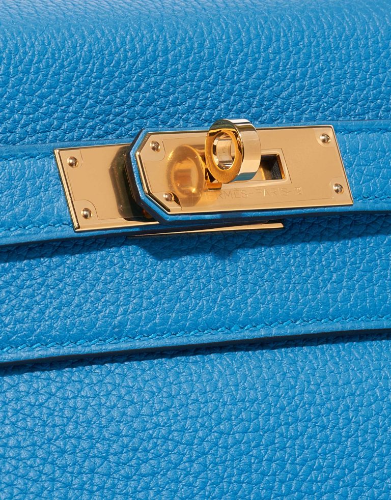 Pre-owned Hermès bag Kelly 28 Togo Blue Zanzibar Blue Closing System | Sell your designer bag on Saclab.com